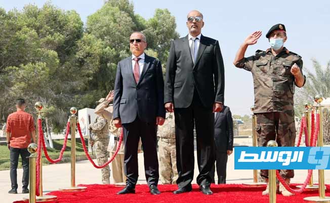 الكوني واللافي خلال زيارتهما لمعسكر قوة مكافحة الإرهاب، الأحد 15 أغسطس 2021. (المجلس الرئاسي)