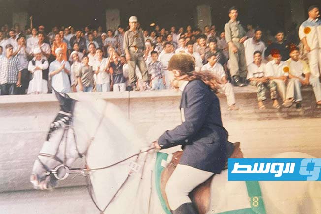 الفارسة الرائدة نزيهة أبوالسعود تكتب قصة ريادة نسائية في ميادين الفروسية. (خاص - الوسط)