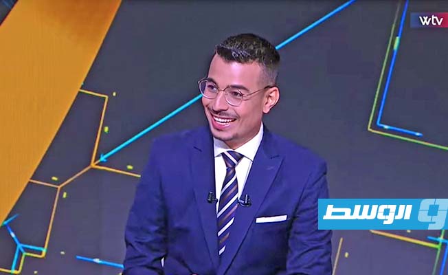 مقدم قناة الوسط «Wtv»، مراد دخيل أثناء حلقة برنامج «في التسعين»، 23 أكتوبر 2023. (صورة مثبتة من الفيديو)