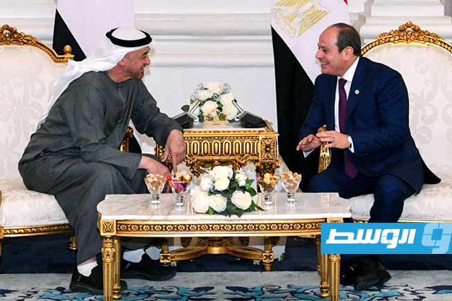 الرئيس المصري عبد الفتاح السيسي يجتمع مع الرئيس الإماراتي محمد بن زايد آل نهيان فور وصوله مطار العلمين (شمالي البلاد)، الإثنين 25 أغسطس 2025 (الرئاسة المصرية)
