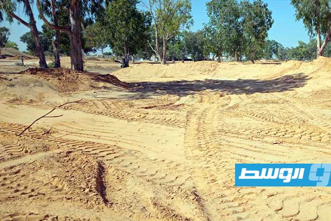 الاستعداد لانطلاق بطولة ليبيا للموتوكروس للدراجات النارية بغابة طريق المطار في العاصمة طرابلس. (تصوير - محمد قجام)