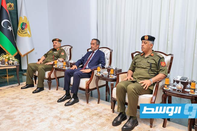 لقاء صدام حفتر ورئيس المخابرات التركي إبراهيم كالين في بنغازي، الإثنين 25 أغسطس 2025. (القيادة العامة)
