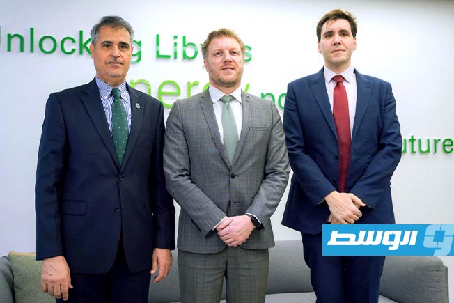 رئيس مجلس إدارة المؤسسة الوطنية للنفط مسعود سليمان يلتقي ممثلي «بريتيش بتروليوم» بعد افتتاح مكتبها في طرابلس، الأربعاء 10 ديسمبر 2025 (صفحة مؤسسة النفط على فيسبوك)