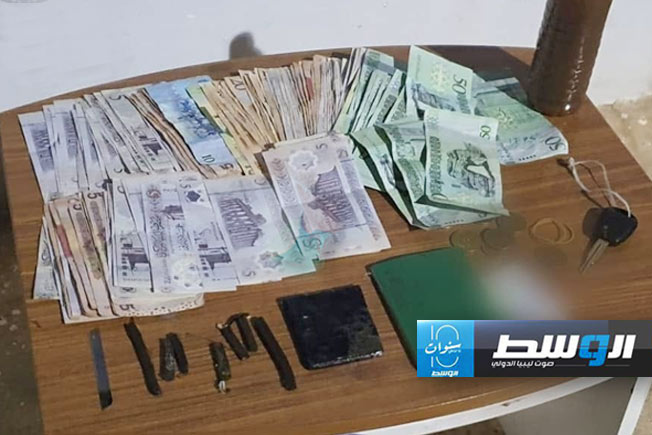مضبوطات بحوزة المتهم بالاتجار في المخدرات، السبت 18 مايو 2024 (مديرية أمن بنغازي)