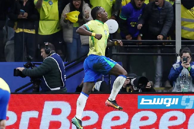 فينيسيوس جونيور يحتفل بهدفه مع البرازيل والتأهل لكأس العالم 2026. (إنترنت)