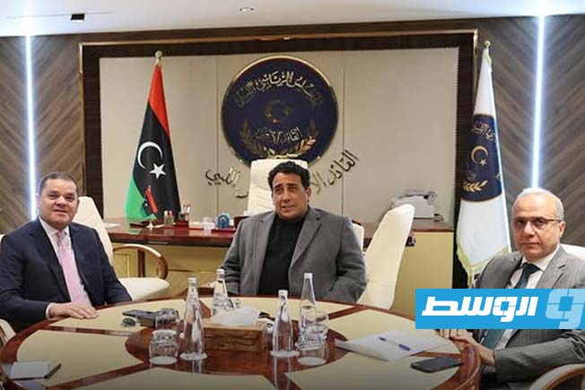 اجتماع رئيس المجلس الرئاسي محمد المنفي ونائبه عبدالله اللافي ورئيس الوزراء عبدالحميد الدبيبة في اجتماع بديوان المجلس بالعاصمة طرابلس (المجلس الرئاسي)