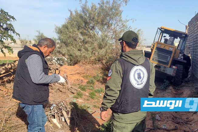 جانب من أعمال التمشيط في مزرعة بمنطقة عين زارة، 10 فبراير 2026. (جهاز المباحث الجنائية)