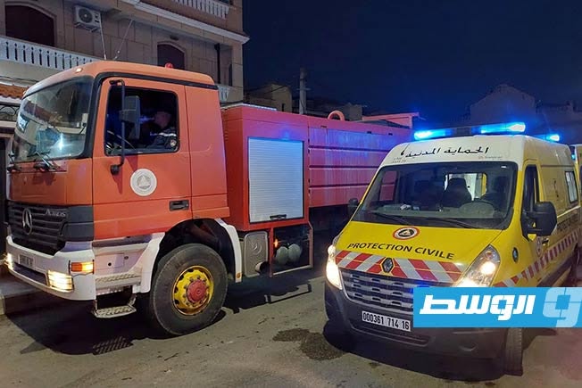 رجال الحماية المدنية يحاولون السيطرة على حريق اندلع بدار أيتام في الجزائر، 16 يوليو 2026. (الحماية المدنية)