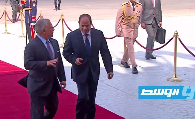 السيسي يستقبل العاهل الأردني بقاعة كبار الزوار بمطار القاهرة، 19 أكتوبر 2023. (الرئاسة المصرية)