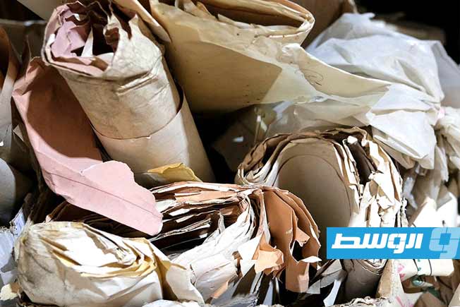 مراقبة آثار بنغازي تتمكن حتى الآن من ترميم نحو 75 خريطة من أصل 200 خريطة ضمن هذا الجهد العلمي والتوثيقي. (الجزيرة أفريقيا)
