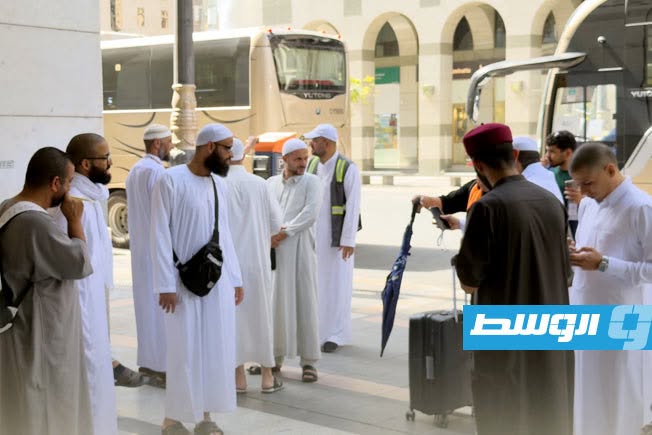 فوج حجاج ليبيين يستعدون لمغادرة المدينة المنورة إلى مطار مصراتة، الأحد 7 يونيو 2026. (الهيئة العامة لشؤون الحج والعمرة)