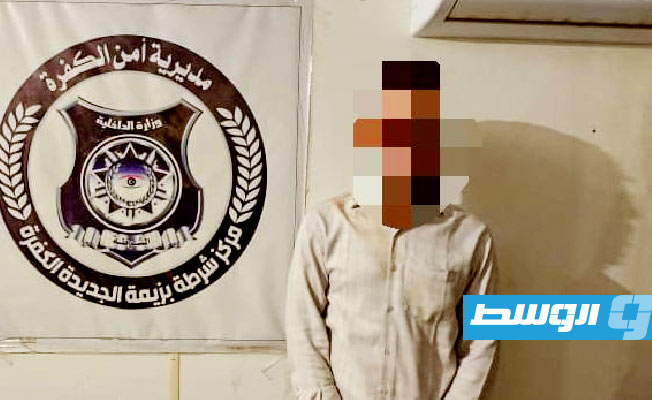 الممرض عقب القبض عليه بمدينة الكفرة (جنوب البلاد). (مديرية أمن الكفرة)