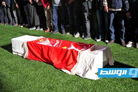 صالة الجنازة على نجم الأهلي بنغازي ونيس خير. (أرشيفية: الإنترنت)