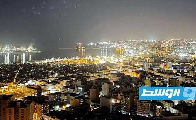مشهد جوي ليلي للعاصمة طرابلس، 8 أغسطس 2023. (الشركة العامة للكهرباء)