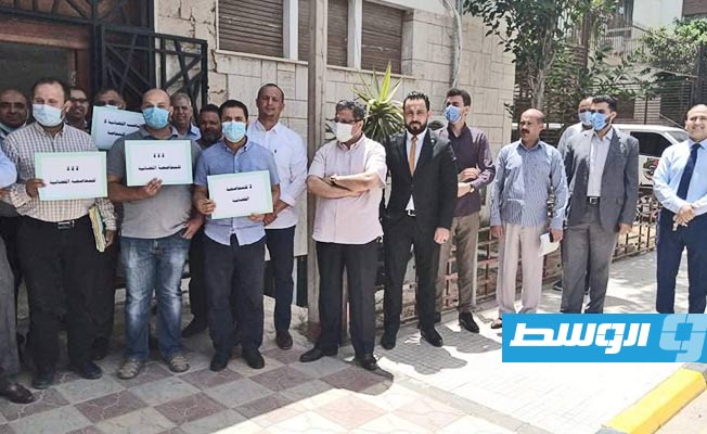 من الوقفة الاحتجاجية لأعضاء في الهيئات القضائية بنطاق محكمة استئناف طرابلس، 11 مايو 2021. (بوابة الوسط)