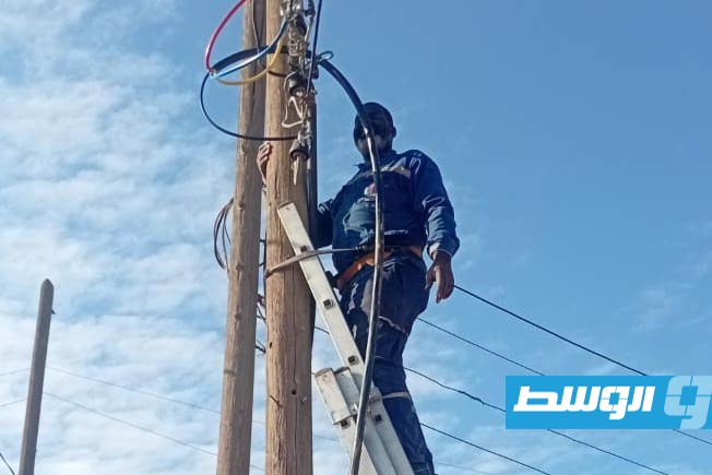 من أعمال الصيانة الطارئة بدائرة توزيع الجفارة، 17 ديسمبر 2025. (شركة الكهرباء)