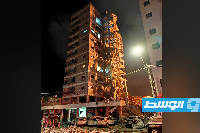 آثار القصف الإيراني على بات يام قرب تل أبيب. (الإنترنت)