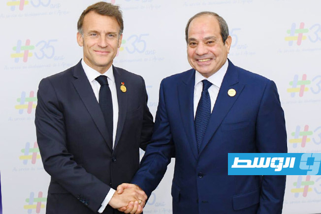 الرئيس المصري عبدالفتاح السيسي خلال استقبال نظيره الفرنسي إيمانويل ماكرون. (الإنترنت)