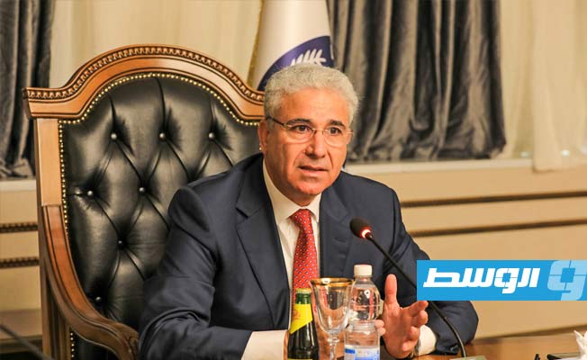 باشاغا خلال اجتماعه مع عدد من رؤساء الشركات العامة لخدمات النظافة في سرت، الأحد 12 فبراير 2023. (المكتب الإعلامي للحكومة)