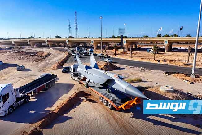 مجسم طائر لتركيبه في موقع «جسر الكرامة» في سرت، الثلاثاء 30 سبتمبر 2025 (الجهاز الوطني للتنمية)