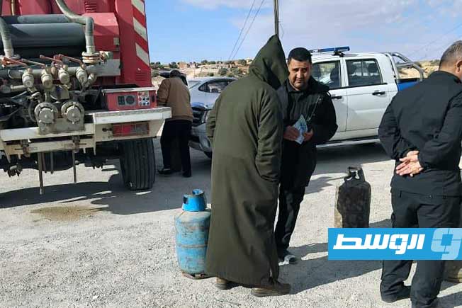 البيع المباشر لغاز الطهي في أوباري وغات والقلعة وتندميرة. (شركة البريقة لتسويق النفط)