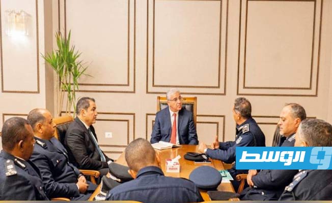 اجتماع باشاغا مع القيادات الأمنية لمناقشة أوضاع منفذ أمساعد البري، الأحد 19 فبراير 2023. (المكتب الإعلامي للحكومة)