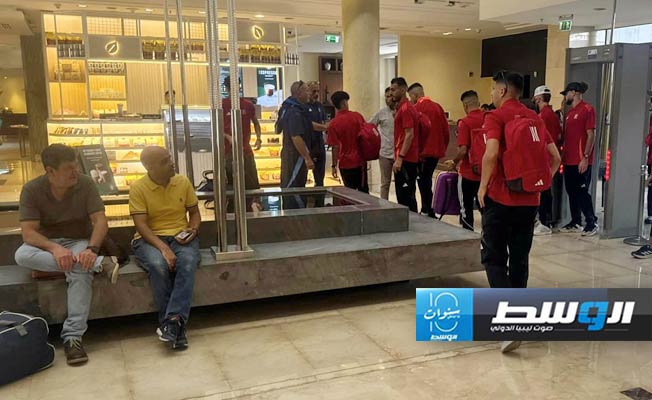 فريق الأهلي بنغازي لحظة وصوله مطار القاهرة. (فيسبوك)