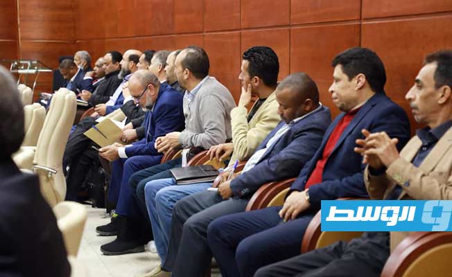 جانب من اجتماع وزيري الإسكان والحكم المحلي بحكومة الوحدة الوطنية الموقتة مع بعض عمداء البلديات، وزارة الإسكان، 7 مارس 2022. (الوزارة)
