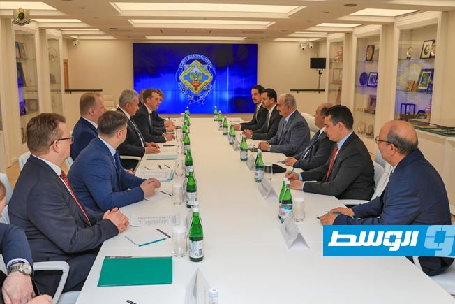 لقاء حفتر مع مستشار الأمن القومي الروسي سيرغي شويغو في موسكو، الخميس 8 مايو 2025. (القيادة العامة)