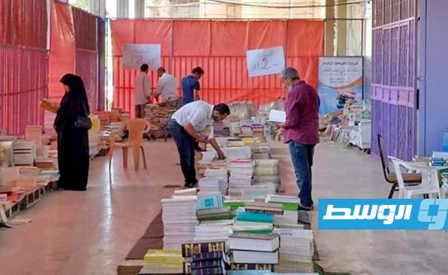 معرض كتاب بمكتبة طرابلس العامة، وتصفيات قبل إخلائها، في 7 أكتوبر 2023. (صفحة المكتبة على فيسبوك)