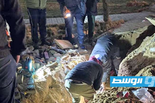 أعمال إصلاح عطل تسبب في انقطاع الكهرباء عن منطقة المساكن ببنغازي، 3 مارس 2025. (وزارة الكهرباء بالحكومة المكلفة من مجلس النواب)