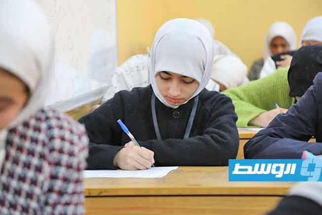 أداء الامتحانات النصفية للفصل الدراسي الثاني لسنوات النقل، 6 مارس 2025. (وزارة التعليم)
