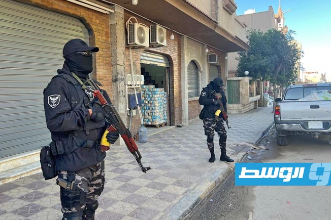 الجولة التفتيشية للجنة متابعة الأسعار على الأسواق التجارية بسوق الجمعة، الخميس 8 يناير 2025. (إدارة إنفاذ القانون بالإدارة العامة للعمليات الأمنية)