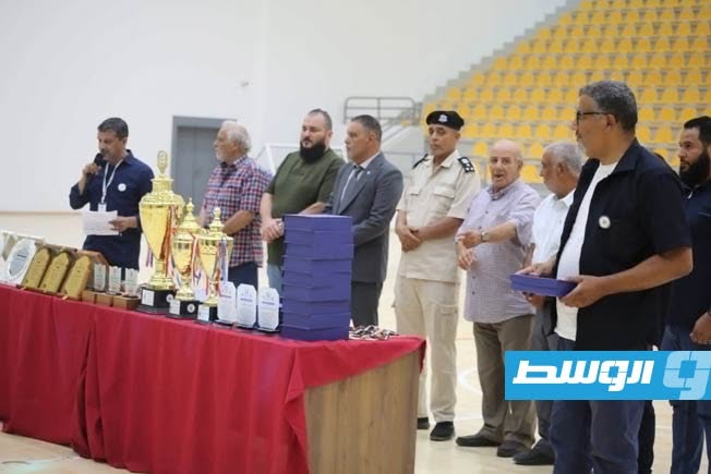 مراسم تكريم الفرق الفائزة في الموسم الرياضي لكرة اليد (فيسبوك)
