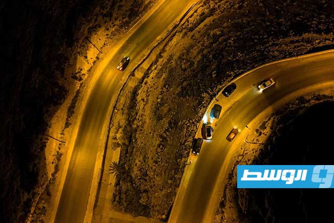 إنارة طريق أبورشادة بالجبل الغربي غريان، 16 فبراير 2025. (شركة الكهرباء)