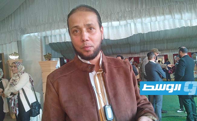 الفنان أيمن القدار. (بوابة الوسط)