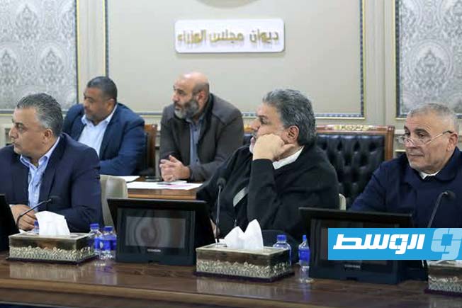 جانب من اجتماع لرئيس حكومة «الوحدة الوطنية الموقتة» عبدالحميد الدبيبة لمتابعة المشاريع التنموية لعام 2025، الإثنين 6 يناير 2024 (صفحة الحكومة على فيسبوك)
