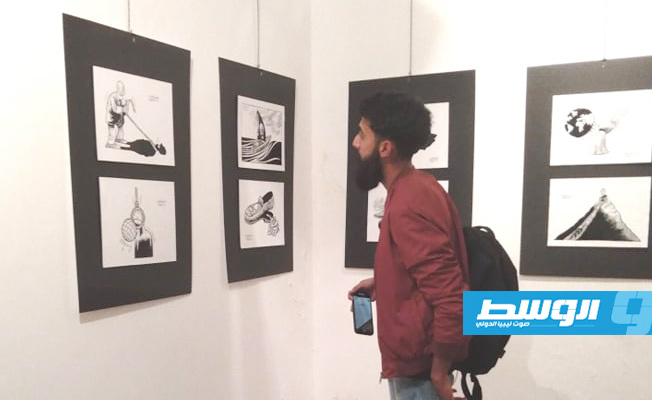 معرض «يوميات ساخرة» لفنان الكاريكاتير العجيلي العبيدي (بوابة الوسط)