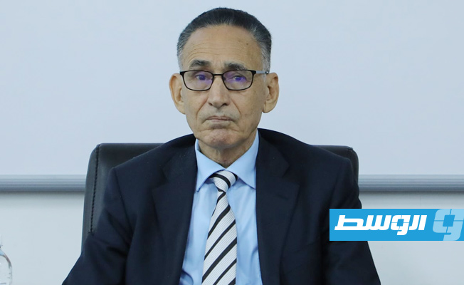 محمد الحويج، خلال اجتماع مع مراقبي الوزارة بالمنطقة الجنوبية، 19 يونيو 2021. (وزارة الاقتصاد والتجارة)