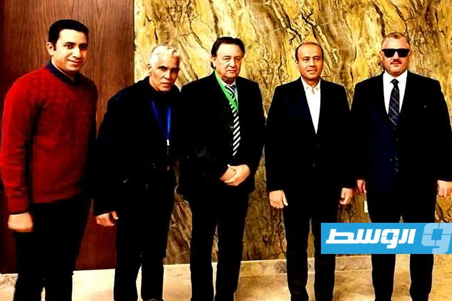 صورة جماعية تضم القنصل المصري في بنغازي السيد محمد عرفة رفقة محرر الوسط وأخرين. (خاص - الوسط)