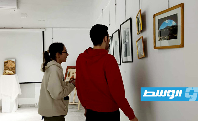جانب من المعرض الذي أقيم بدار الفقيه حسن للثقافة والفنون. (بوابة الوسط)