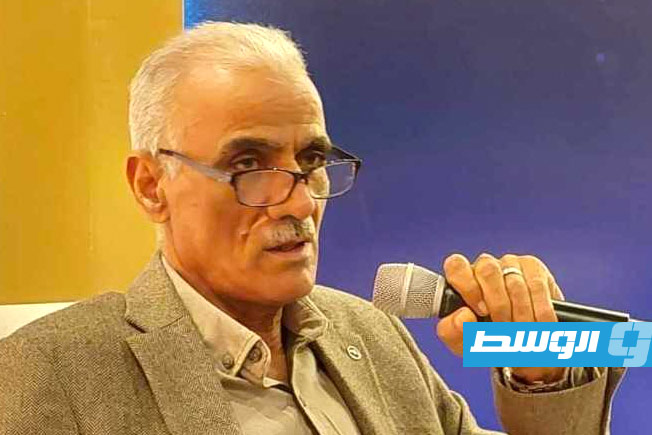 الكاتب سالم البرغوثي مدير الجلسة. (بوابة الوسط)