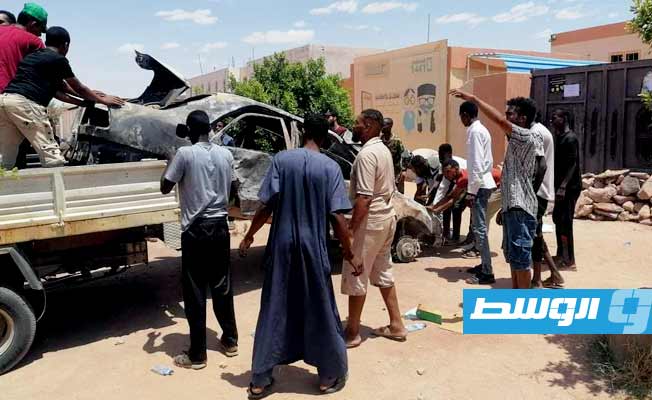 متظاهرون غاضبون لحظة إغلاق مبنى بلدية بنت بية بالجنوب الليبي، 3 أغسطس 2022. (بوابة الوسط)