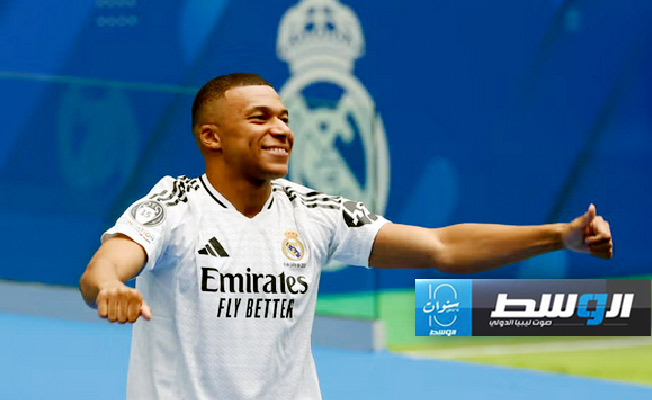 النجم الفرنسي كيليان مبابي يحيي جماهير ريال مدريد في حفل تقديمه، 16 يوليو 2024. (إنترنت)