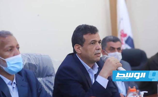 لقاء نائب رئيس حكومة الوحدة الوطنية الموقتة رمضان أبوجناح مع أعيان ومشايخ منطقة جرمة بوادي الآجال، 19 مايو 2021. (بوابة الوسط)