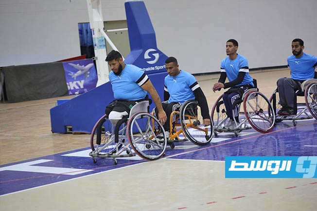 جانب من تدريبات المنتخب الليبي لكرة السلة على الكراسي المتحركة تحت 23 عاما في طرابلس (تصوير - محمد قجام)