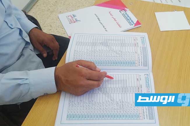 من عمليات توزيع بطاقات الناخبين للمجموعة الثانية من الانتخابات البلدية، 29 يونيو 2025. (المفوضية الوطنية العليا للانتخابات)