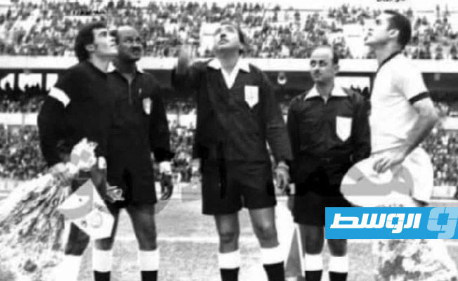 حارس فريق الأهلي السابق خليفة أبونوازة خلال إحدى المباريات (أرشيفية: الإنترنت)
