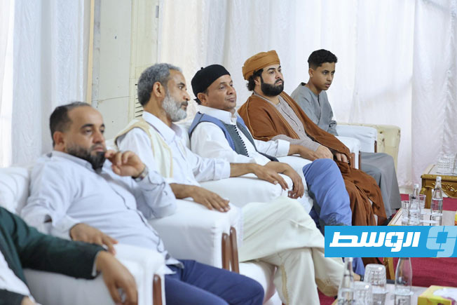 جانب من لقاء رئيس المجلس الرئاسي محمد المنفي مع وفد من أعيان وحكماء قبيلة المقارحة، السبت 10 مايو 2025 (المكتب الإعلامي للمنفي)