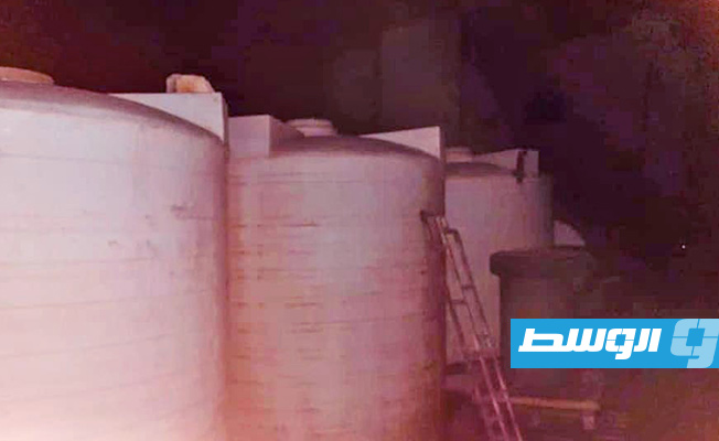 وزارة الداخلية بحكومة الوفاق تداهم وكر لتخزين وبيع الوقود بأضعاف سعره، 11 أغسطس 2020. (صفحة الوزارة على فيسبوك)